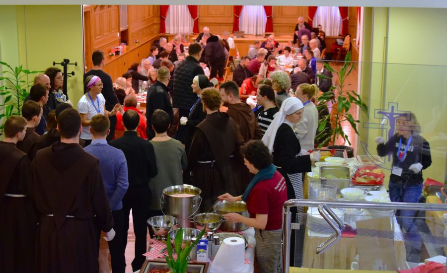 Riječka nadbiskupija uoči Svjetskog dana siromaha organizirala ručak za 70 korisnika karitativnih ustanova