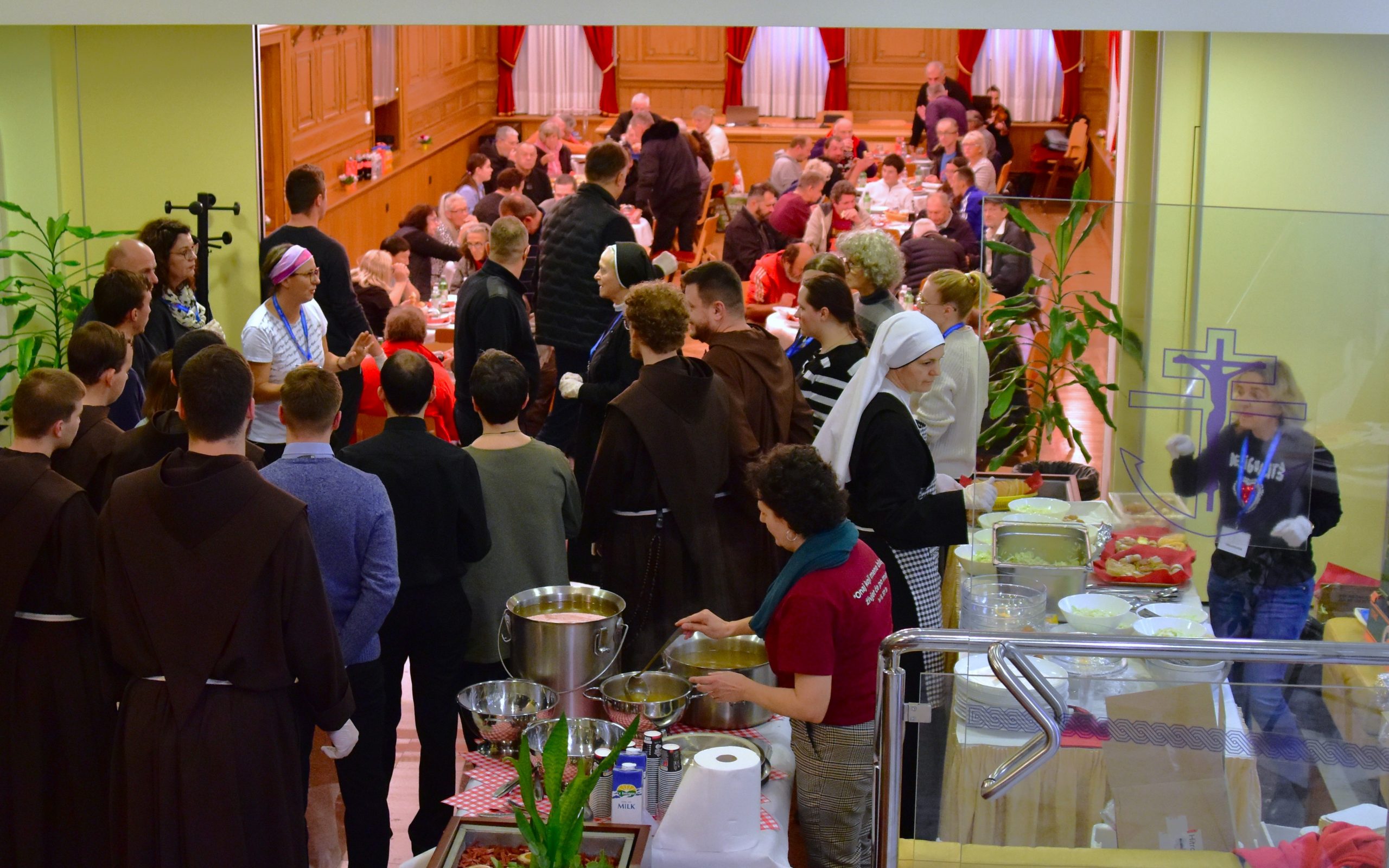 Riječka nadbiskupija uoči Svjetskog dana siromaha organizirala ručak za 70 korisnika karitativnih ustanova