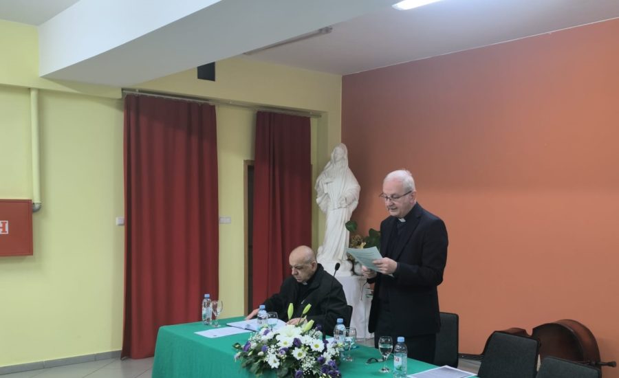 Pročelnik Baloban održao predavanje na susretu Caritasovih djelatnika i volontera Gospićko-senjske biskupije