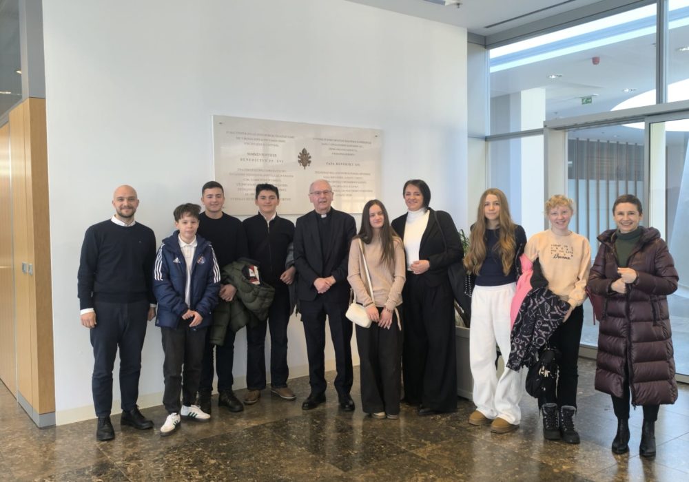 Pobjednici Vjeronaučne olimpijade o socijalnom nauku Crkve iz OŠ Jure Kaštelana posjetili Centar