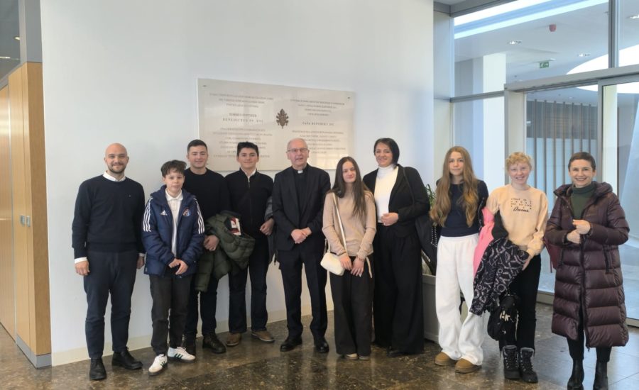 Pobjednici Vjeronaučne olimpijade o socijalnom nauku Crkve iz OŠ Jure Kaštelana posjetili Centar