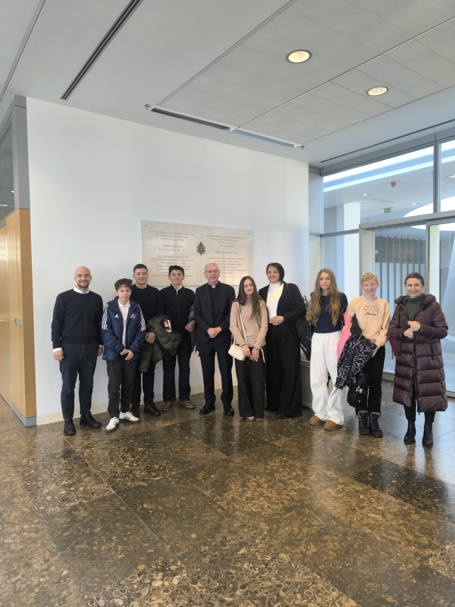 Pobjednici Vjeronaučne olimpijade o socijalnom nauku Crkve iz OŠ Jure Kaštelana posjetili Centar