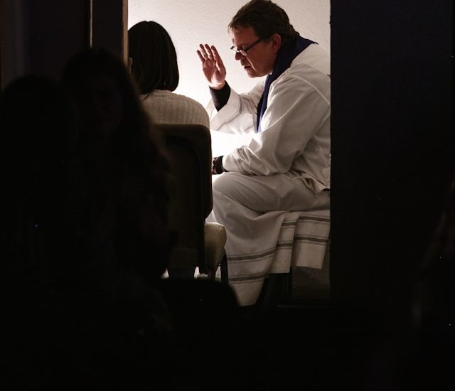 DRUŠTVENI GRIJESI. Devet tuđih grijeha za koje smo odgovorni – Vladimir Dugalić