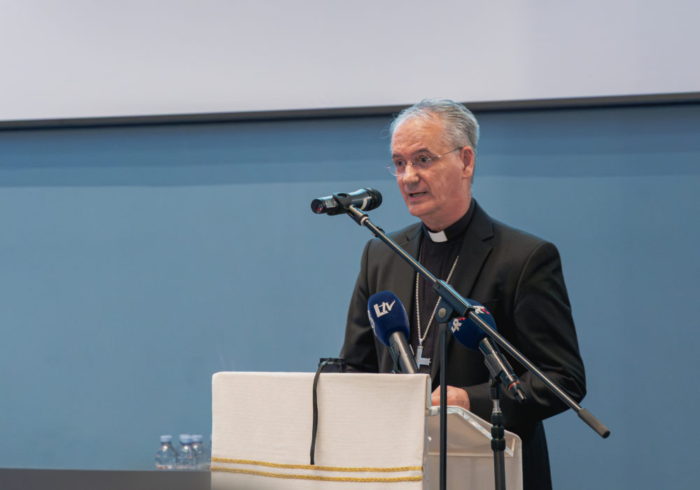 Pozdravni govor nadbiskupa Kutleše na proslavi 35. obljetnice „Svečane akademije o 100. obljetnici Rerum novarum“