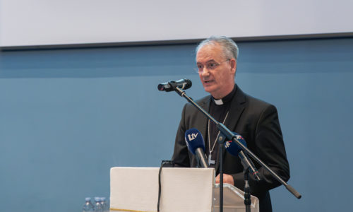 Pozdravni govor nadbiskupa Kutleše na proslavi 35. obljetnice „Svečane akademije o 100. obljetnici Rerum novarum“