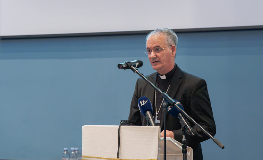 Pozdravni govor nadbiskupa Kutleše na proslavi 35. obljetnice „Svečane akademije o 100. obljetnici Rerum novarum“