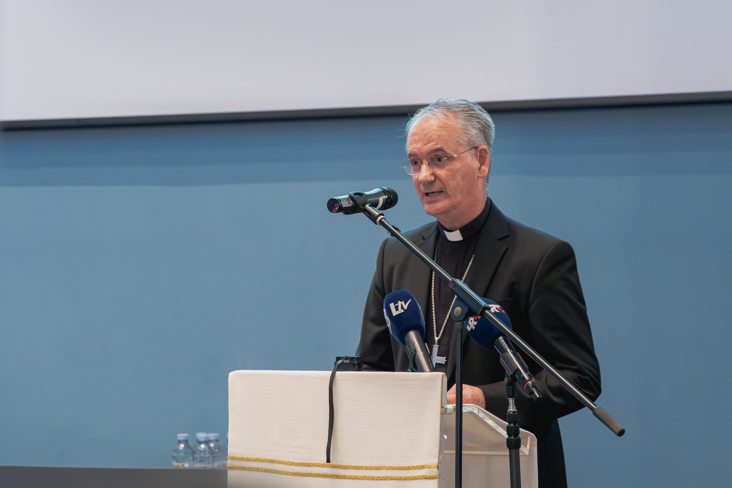 Pozdravni govor nadbiskupa Kutleše na proslavi 35. obljetnice „Svečane akademije o 100. obljetnici Rerum novarum“